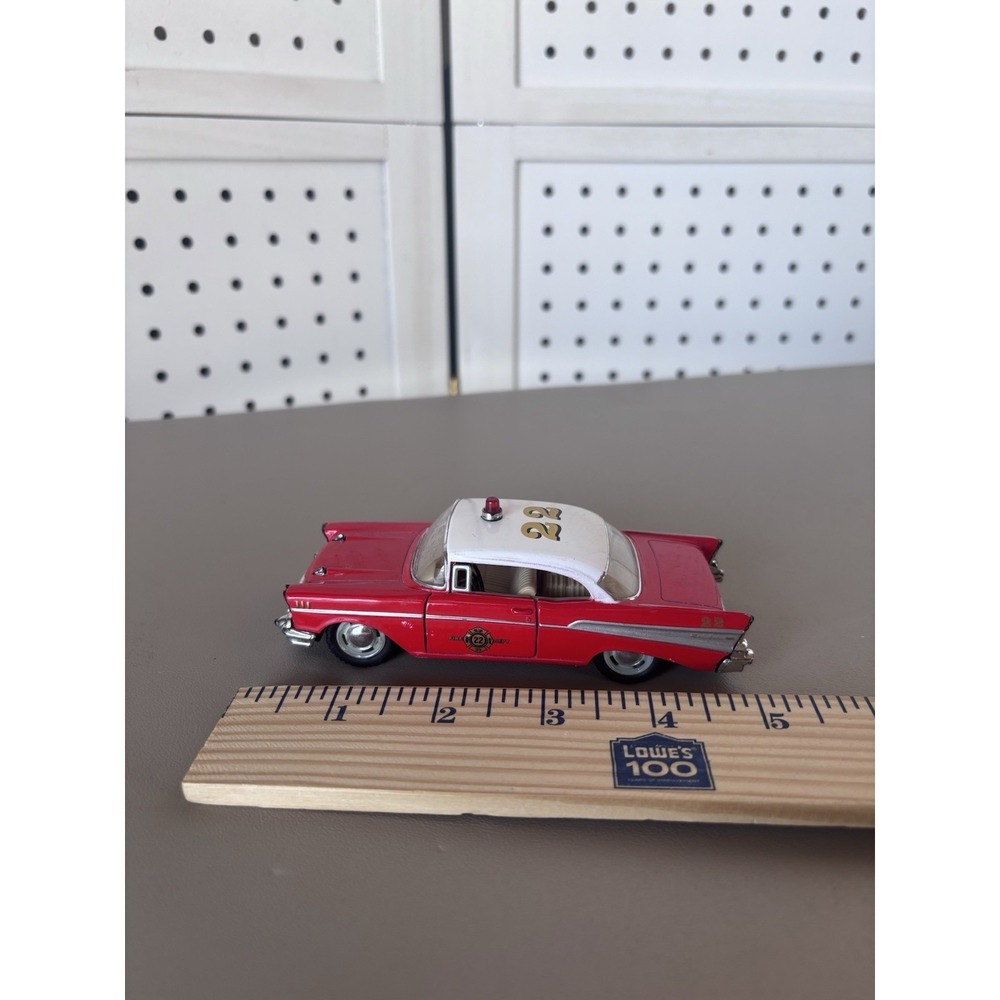 1957‎ Vintage Chevrolet Bel Air Fire Chief Diecast Red White Kinsmart Car